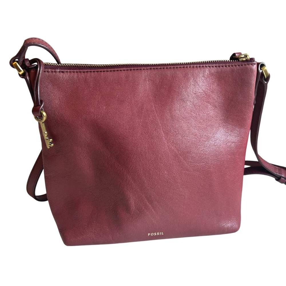 Fossil Women's Leather Crossbody Bag in Burgundy